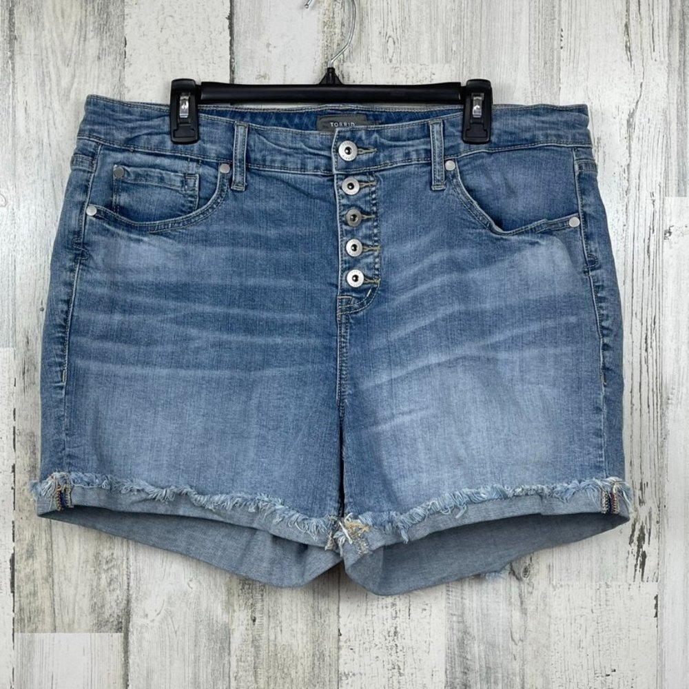 Torrid denim shorts cuffed cut off button fly blue size 18 plus size curvy girl
